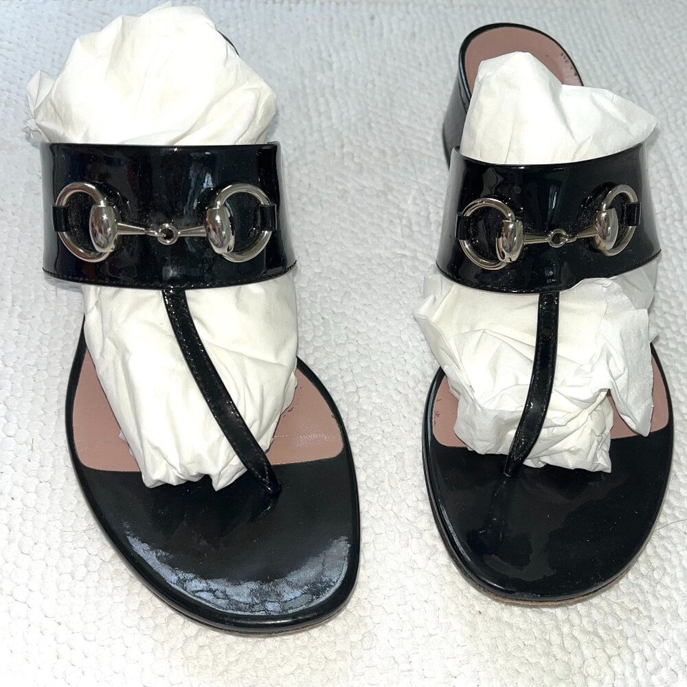 Gucci black patent thong sandal